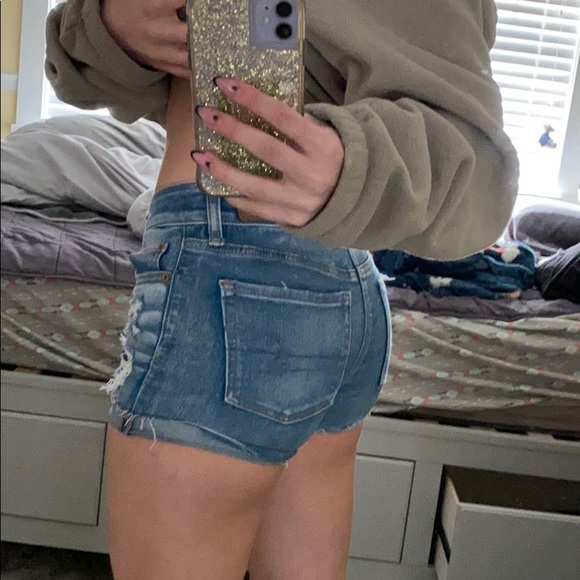 jean shorts (american eagle- light wash) - Picture 4 of 4